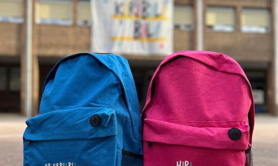 2026ko Ibilaldiko motxila urdina eta arrosa HIRI KIRIBILI BIL