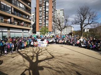 Kirikiño Ikastolako lagunak Korrikan parte hartzeko prest